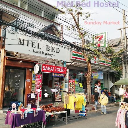 Miel Bed Hostel & Gallery Chiang Mai Exterior foto